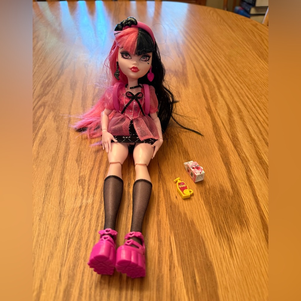 Monster High-Draculaura's Day Out Doll with Accessories
